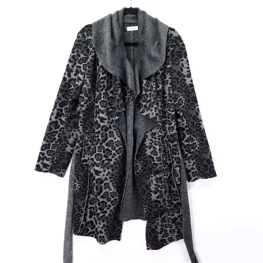 Neiman Marcus Leopard Gray Animal Print Mid Length Soft Wrap Coat Size Medium